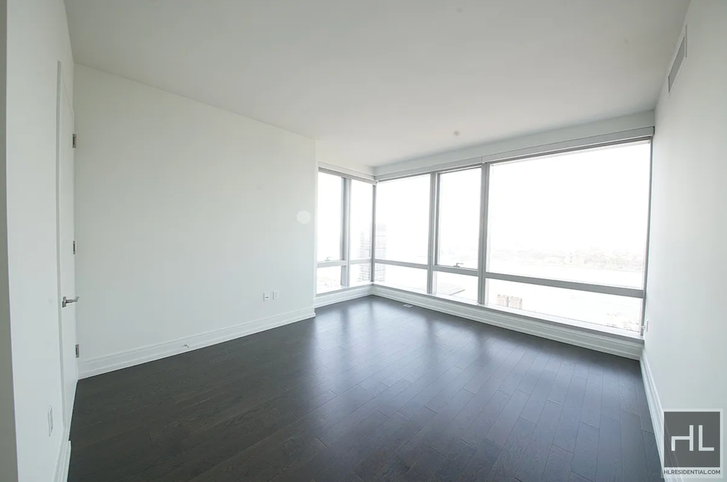 10th Avenue - Photo 3