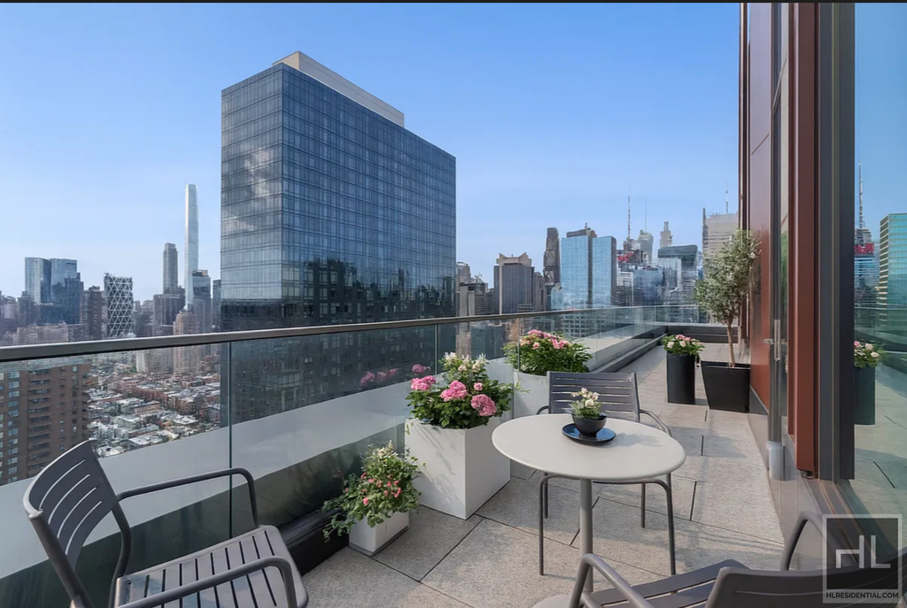 10th Avenue - Photo 6