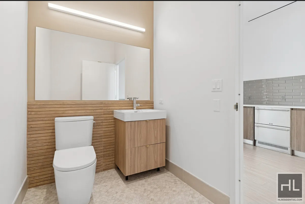 10th Avenue - Photo 4