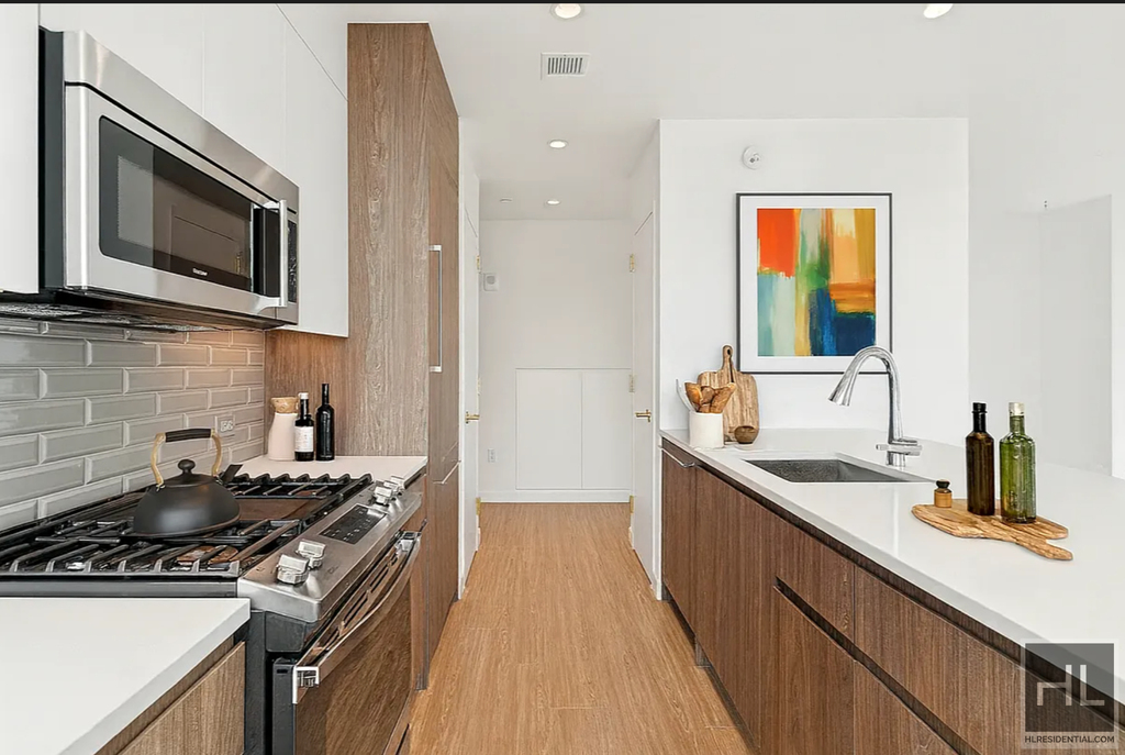 10th Avenue - Photo 5