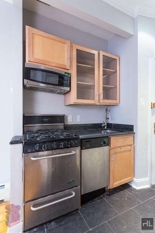 E 13th St. - Photo 4
