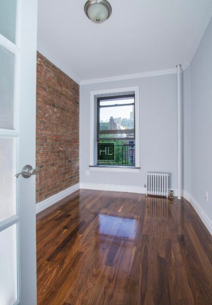 W 21st St. - Photo 3