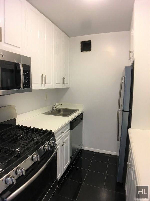 East 12th Street - Photo 3