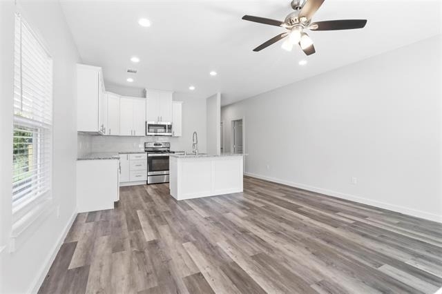 223 W Walker Street - Photo 1