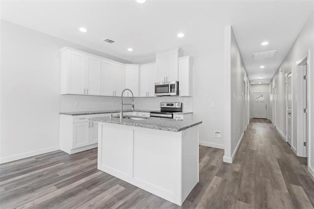 223 W Walker Street - Photo 2