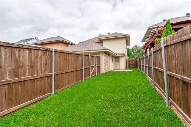 2032 Greenview Drive - Photo 11