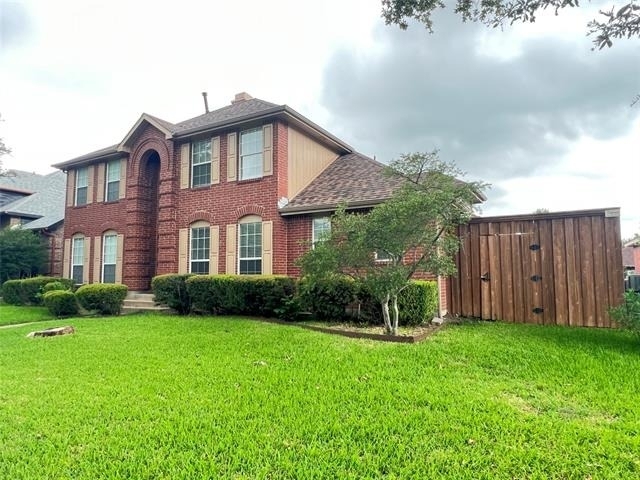 723 Sumner Drive - Photo 1