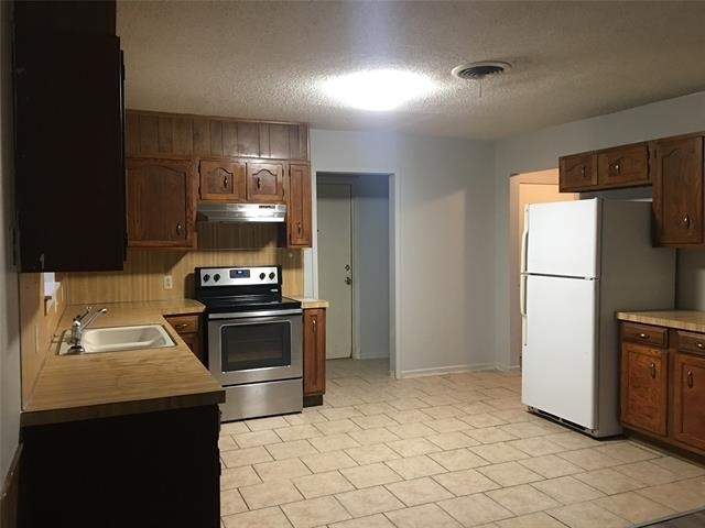 910 Presidio Drive - Photo 2