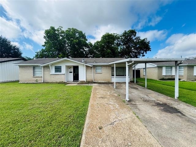 1104 Ashland Drive - Photo 0