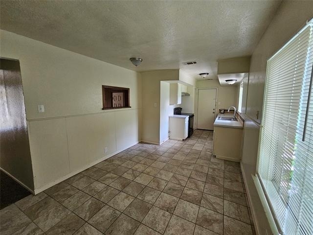 1621 E Park Boulevard - Photo 5