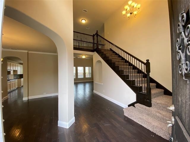927 Bentley Drive - Photo 2