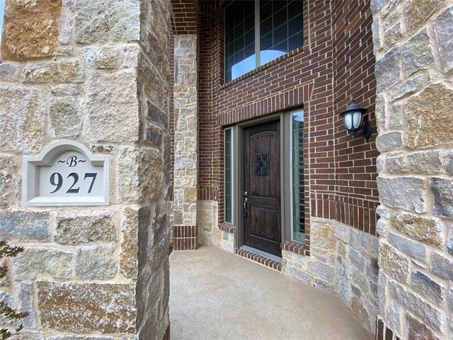927 Bentley Drive - Photo 1