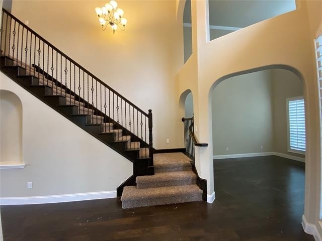 927 Bentley Drive - Photo 3