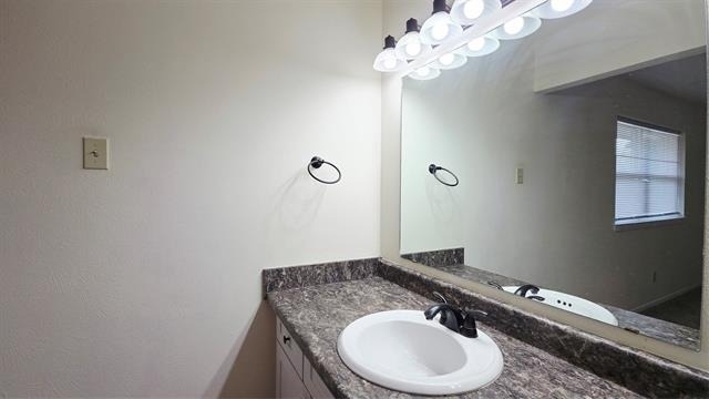 738 Kingswood Avenue - Photo 16