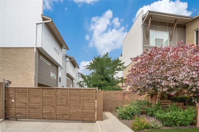 2452 Thatcher Drive - Photo 2