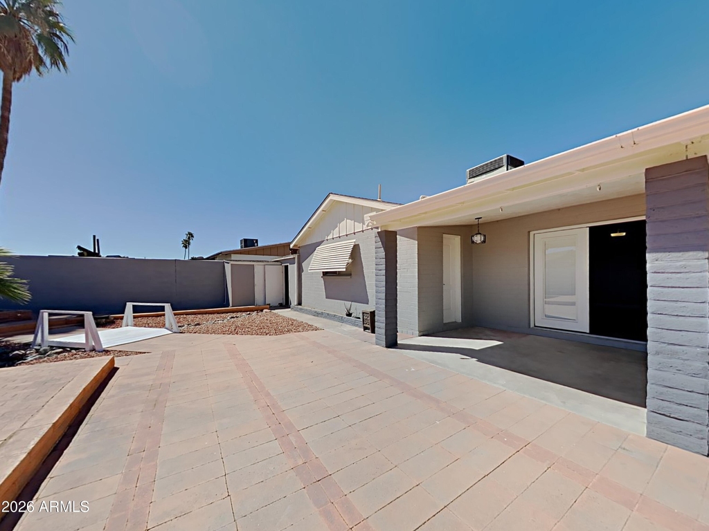 11823 N 49th Drive - Photo 2