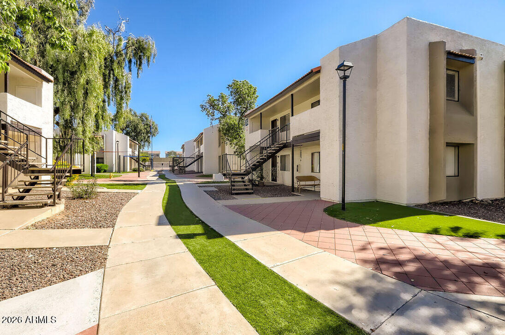 2524 W Glenrosa Avenue - Photo 0