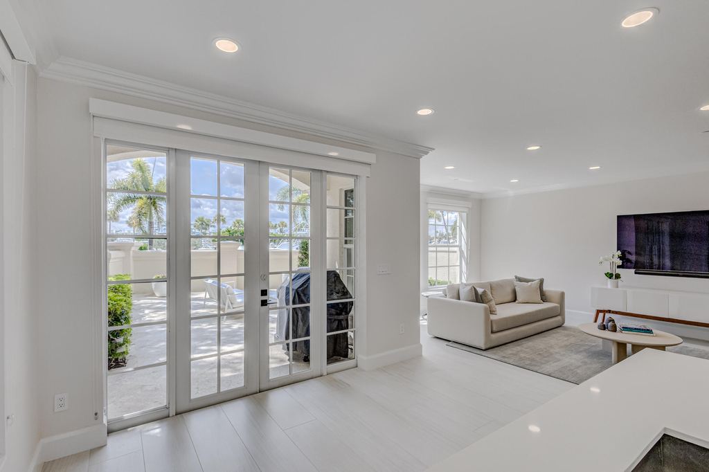 27 Marina Gardens Drive - Photo 14