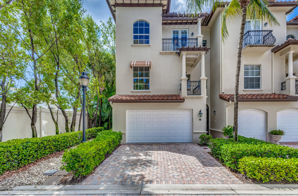 27 Marina Gardens Drive - Photo 4