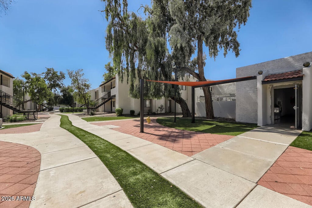 2524 W Glenrosa Avenue - Photo 7