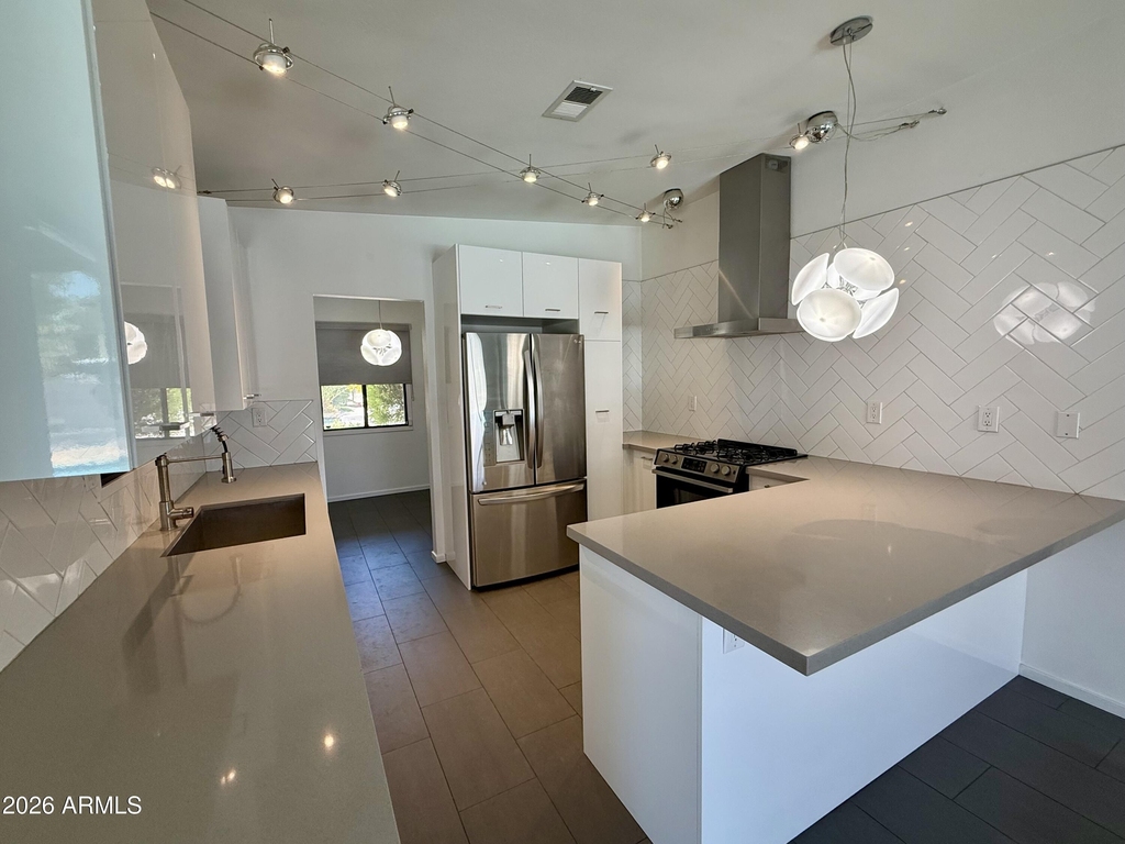 3702 E Paradise Drive - Photo 4