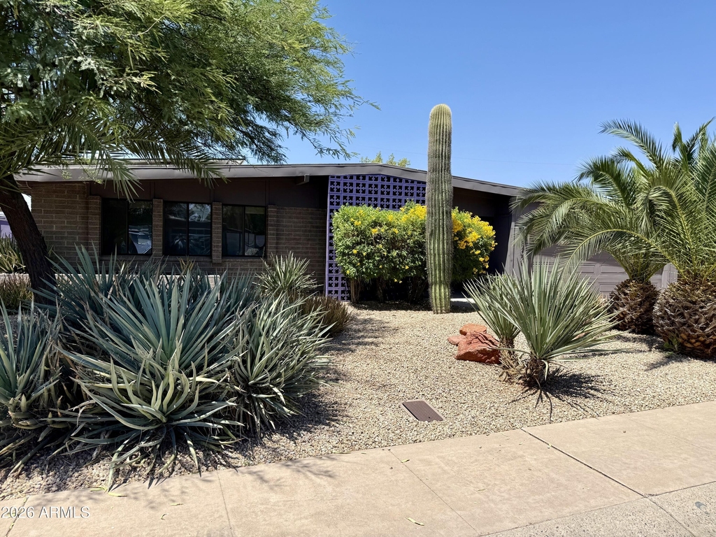 3702 E Paradise Drive - Photo 1