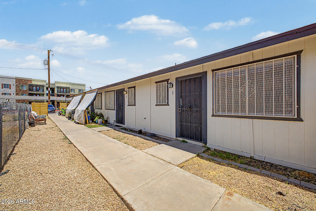 1438 E Adams Street - Photo 3