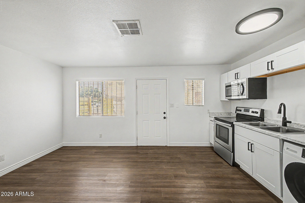 1438 E Adams Street - Photo 9