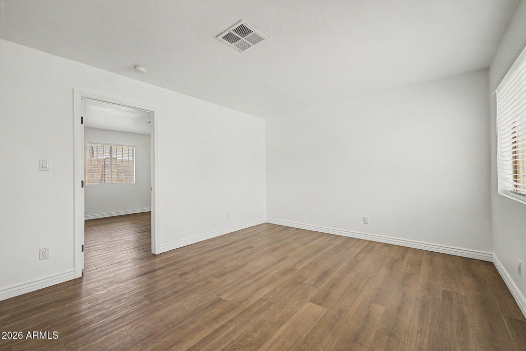 1438 E Adams Street - Photo 5