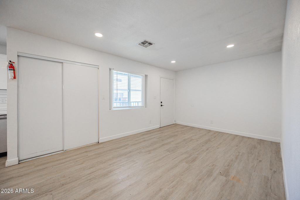 719 N 12th Avenue - Photo 6