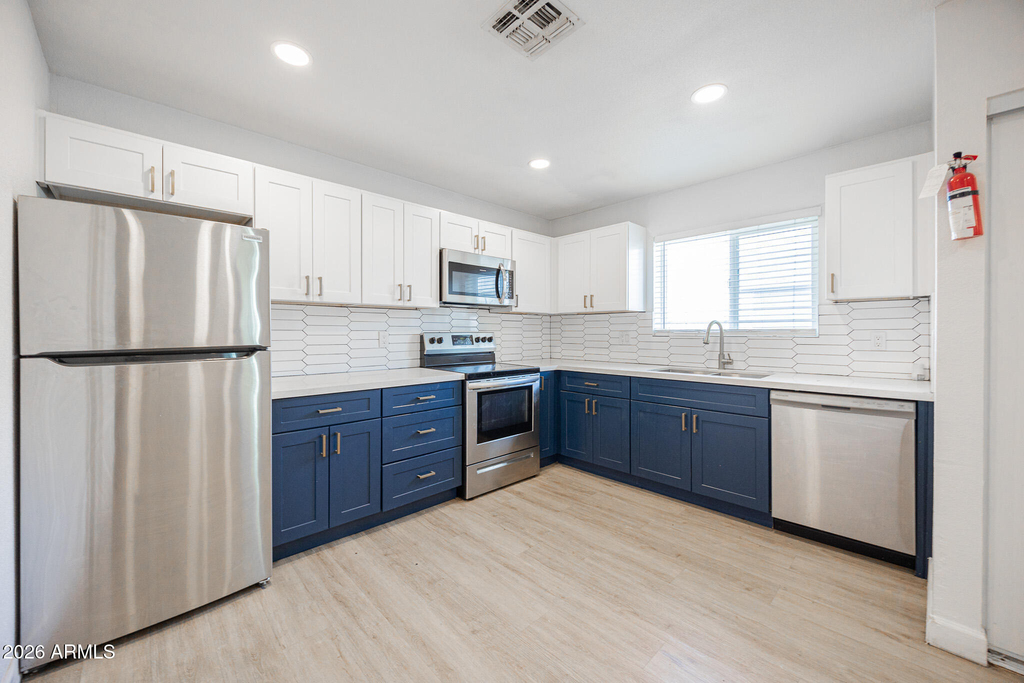 719 N 12th Avenue - Photo 7