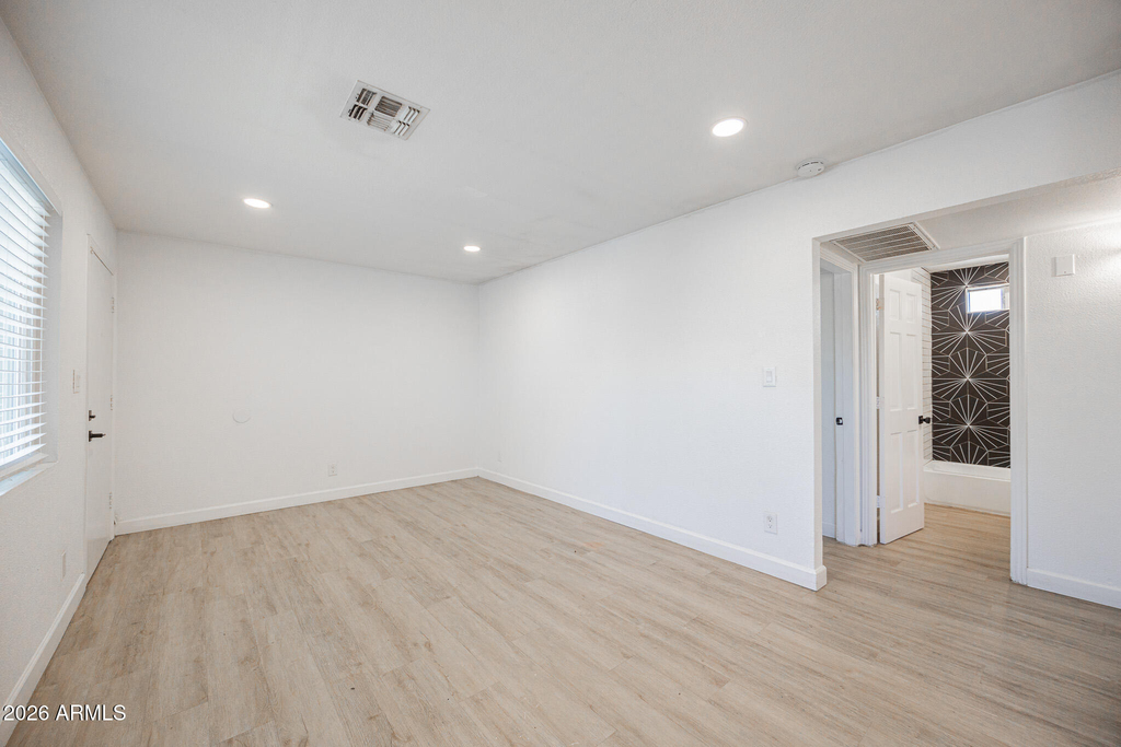 719 N 12th Avenue - Photo 5