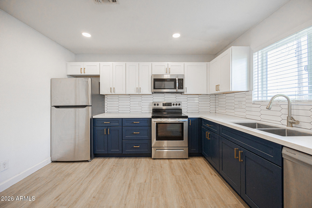 719 N 12th Avenue - Photo 8