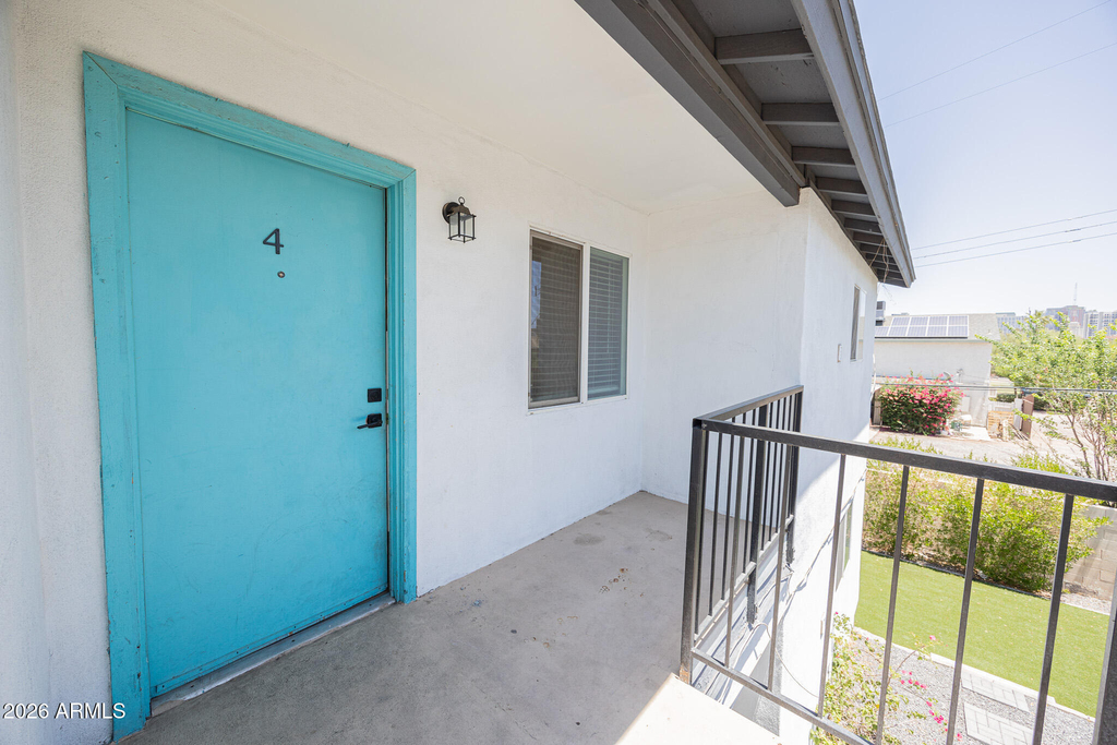 719 N 12th Avenue - Photo 2