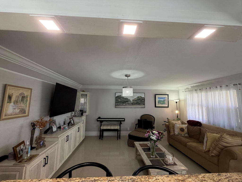 292 Brittany Avenue - Photo 0