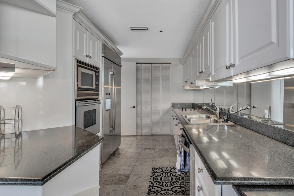 530 Ocean Drive - Photo 6