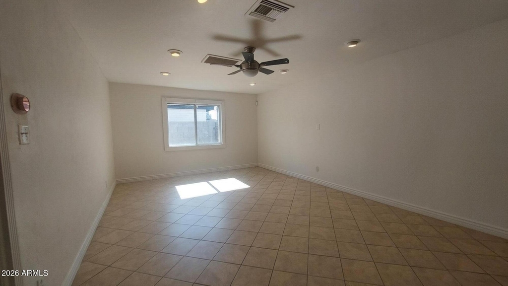 2448 W Freeway Lane - Photo 5