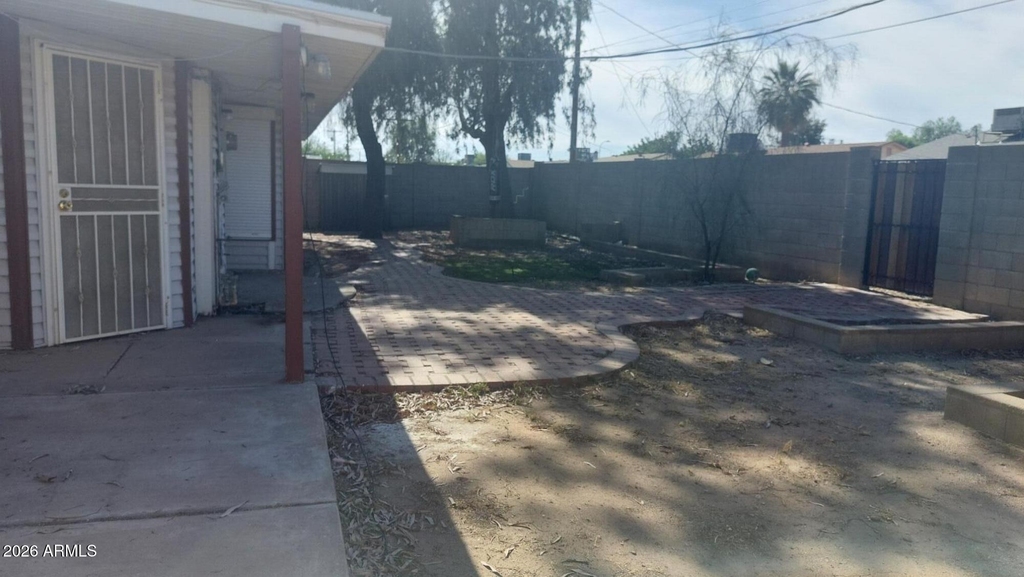 2448 W Freeway Lane - Photo 23
