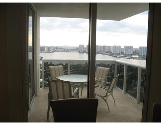 19111 Collins Avenue - Photo 11