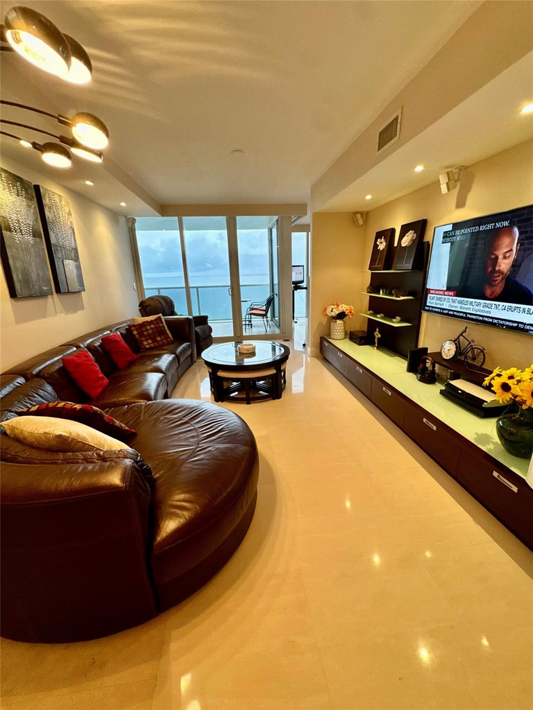 19111 Collins Avenue - Photo 8