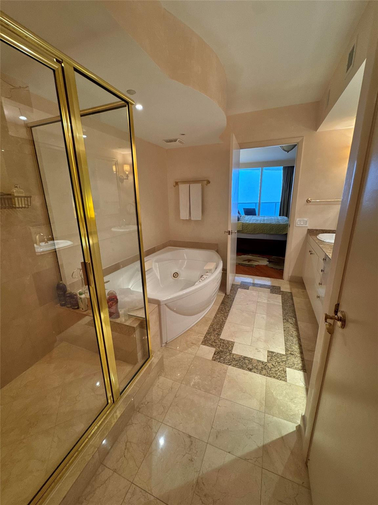 19111 Collins Avenue - Photo 23
