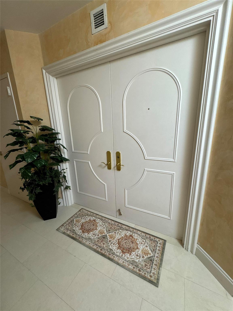 19111 Collins Avenue - Photo 5
