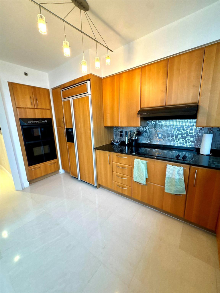 19111 Collins Avenue - Photo 29