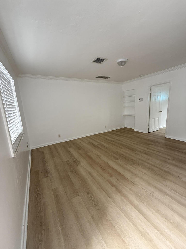 220 Walton Boulevard - Photo 3