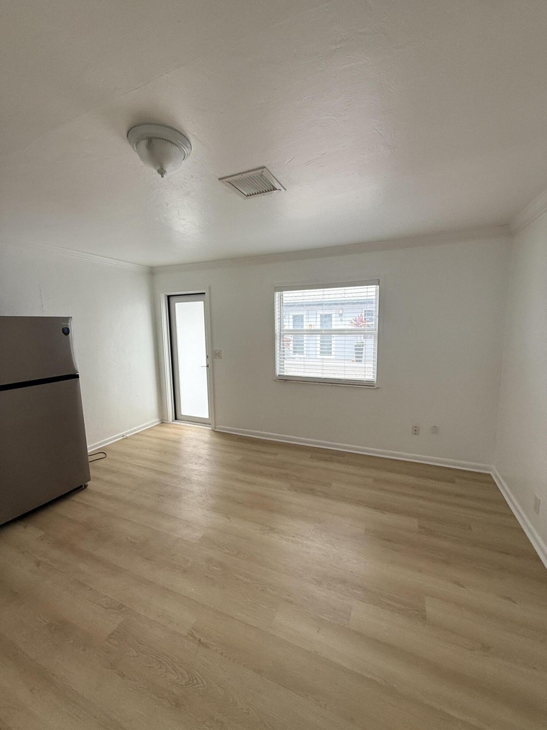 220 Walton Boulevard - Photo 5