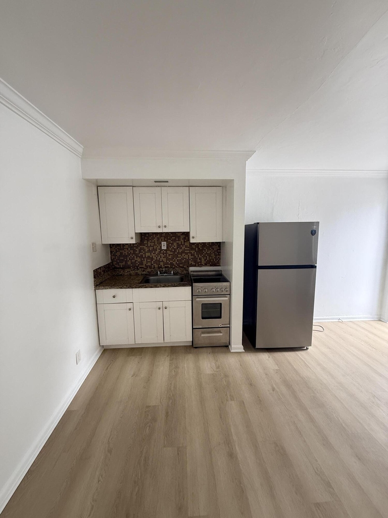 220 Walton Boulevard - Photo 4