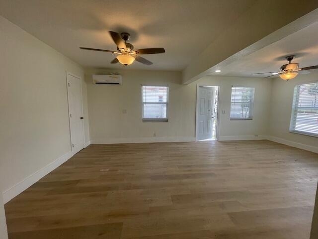 304 N Tamarind Avenue - Photo 2