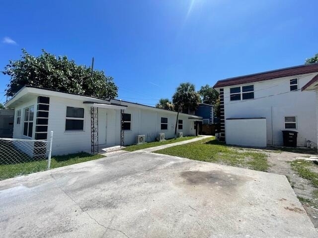 304 N Tamarind Avenue - Photo 26