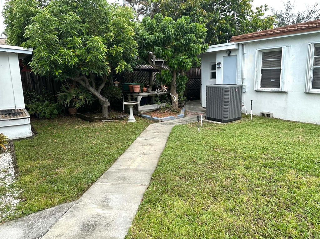 31 Sw 10th Street - Photo 1