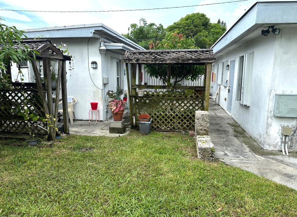 31 Sw 10th Street - Photo 9